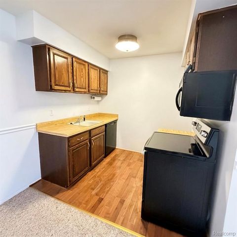 17116 Kingsbrooke Drive, Clinton Township, MI 48038