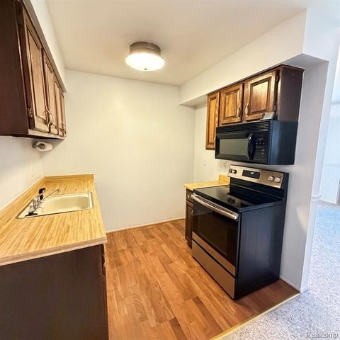 17116 Kingsbrooke Drive, Clinton Township, MI 48038