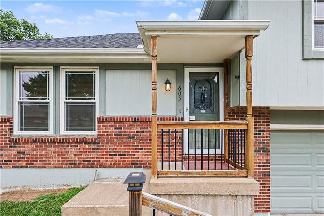 605 SE Westwind Drive, Lee's Summit, MO 64063
