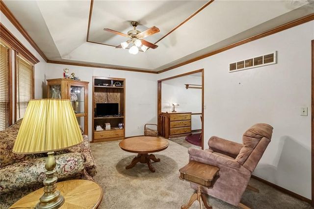 605 SE Westwind Drive, Lee's Summit, MO 64063