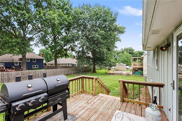 605 SE Westwind Drive, Lee's Summit, MO 64063