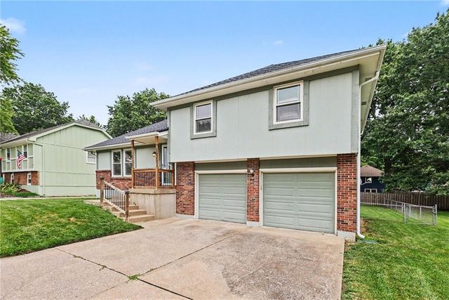 605 SE Westwind Drive, Lee's Summit, MO 64063