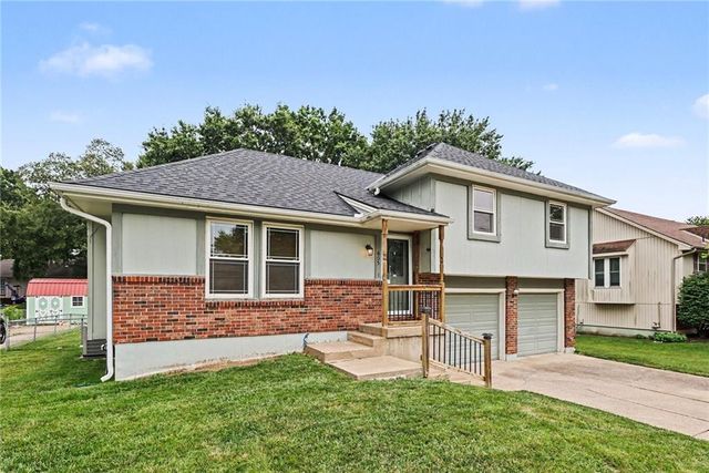 605 SE Westwind Drive, Lee's Summit, MO 64063