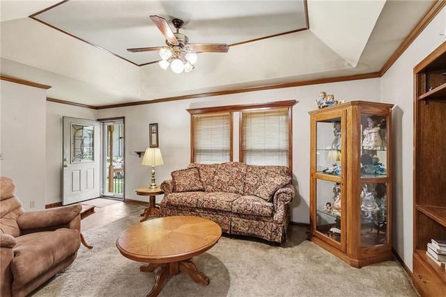 605 SE Westwind Drive, Lee's Summit, MO 64063
