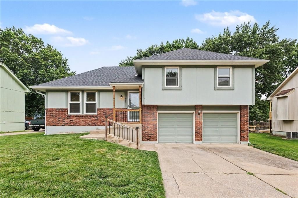 605 SE Westwind Drive, Lee's Summit, MO 64063