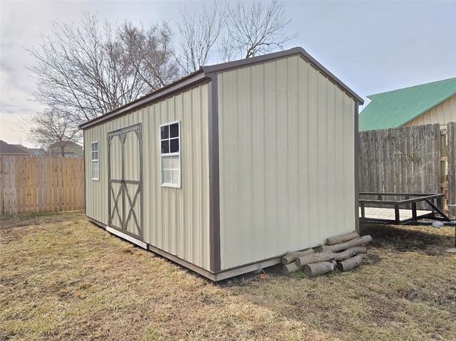 1702 Elderberry Lane, Ottawa, KS 66067