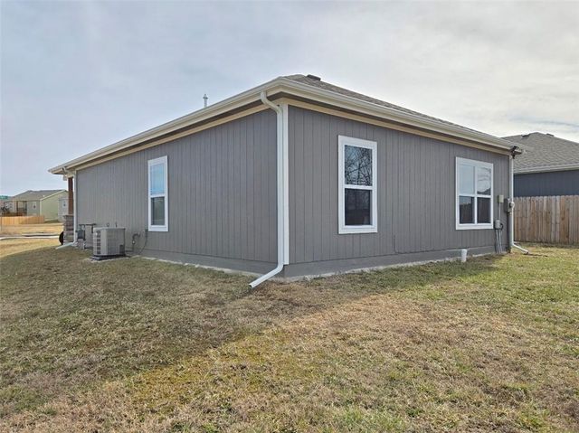 1702 Elderberry Lane, Ottawa, KS 66067