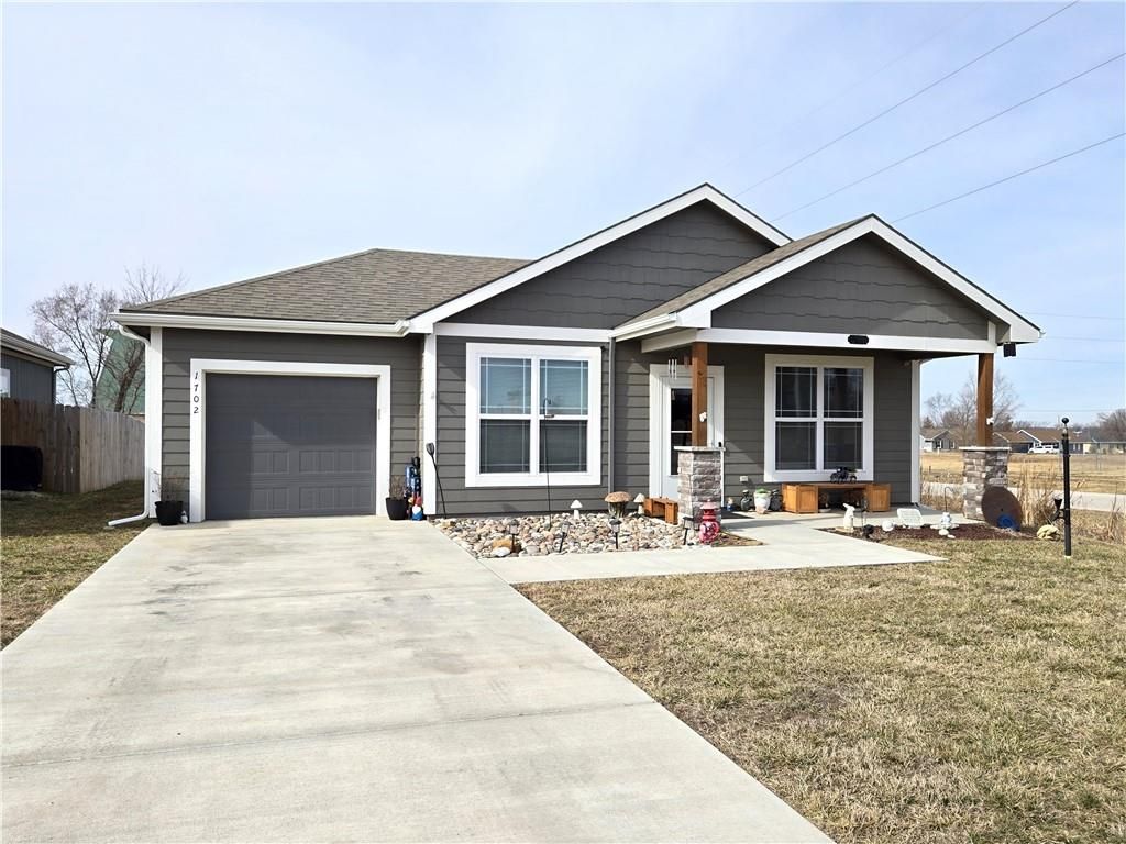 1702 Elderberry Lane, Ottawa, KS 66067
