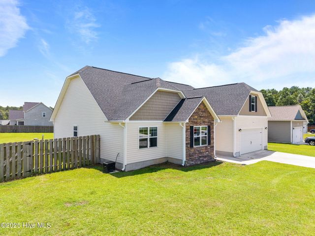 501 Violet Court, Maysville, NC 28555