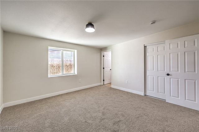 4949 East Harmon Avenue, Las Vegas, NV 89121