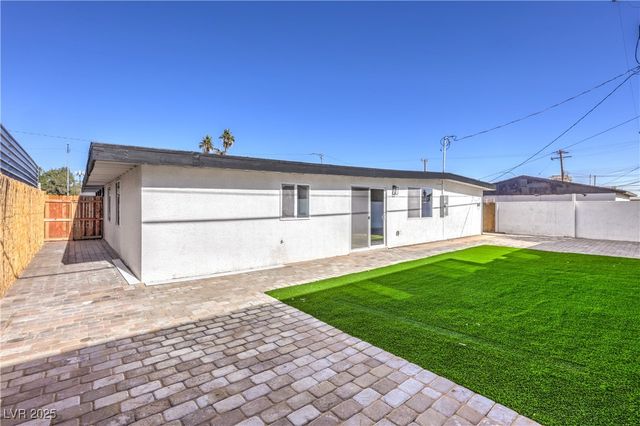 4949 East Harmon Avenue, Las Vegas, NV 89121