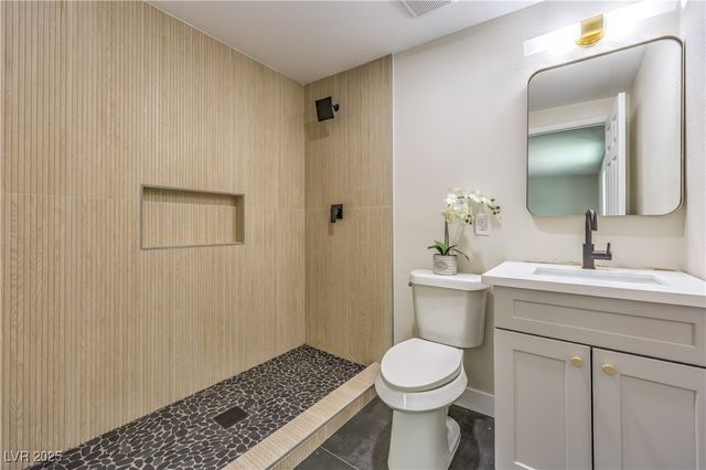 4949 East Harmon Avenue, Las Vegas, NV 89121