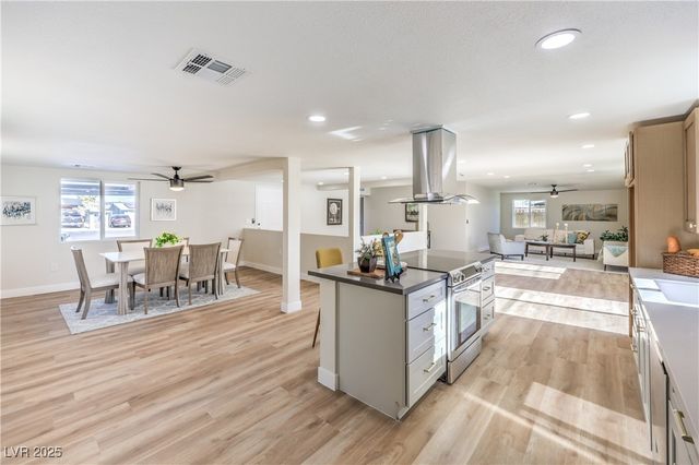 4949 East Harmon Avenue, Las Vegas, NV 89121