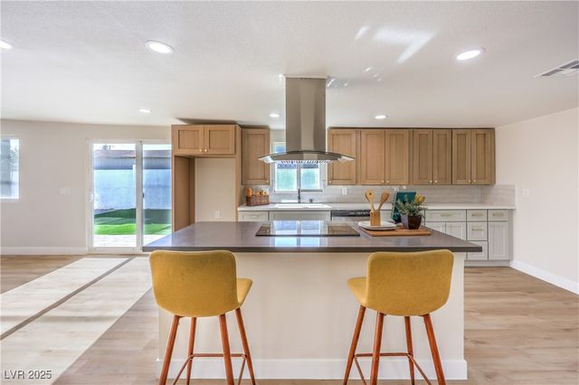 4949 East Harmon Avenue, Las Vegas, NV 89121