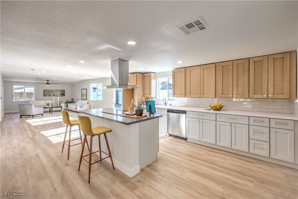 4949 East Harmon Avenue, Las Vegas, NV 89121