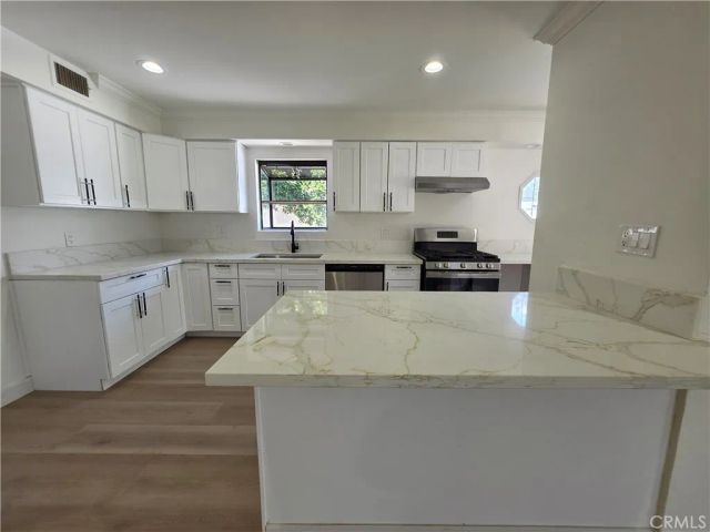 7422 Shoup Avenue, West Hills, CA 91307