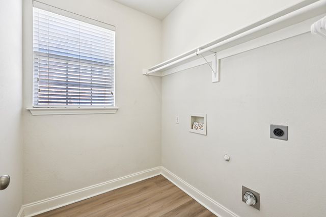 458 Richmond Street, Irving, TX 75063