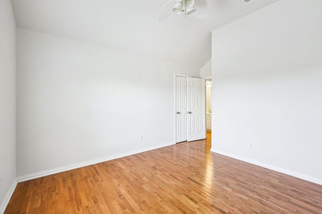 458 Richmond Street, Irving, TX 75063