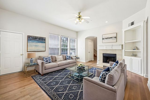 458 Richmond Street, Irving, TX 75063