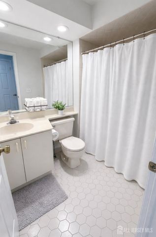 1305 Stoneridge Circle, Helmetta, NJ 08828