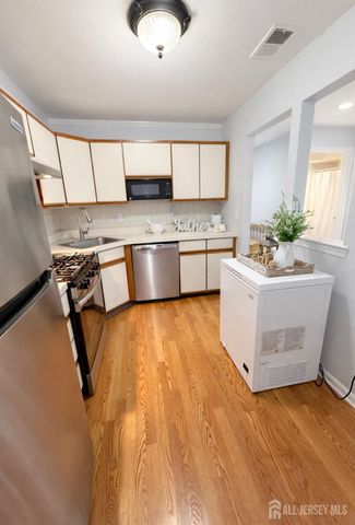 1305 Stoneridge Circle, Helmetta, NJ 08828