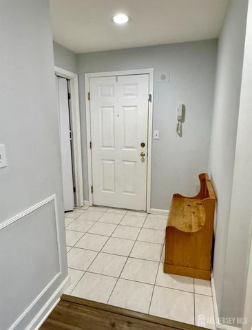 1305 Stoneridge Circle, Helmetta, NJ 08828