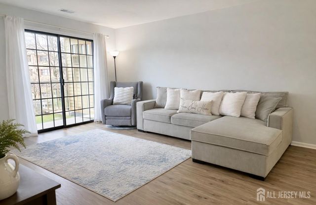 1305 Stoneridge Circle, Helmetta, NJ 08828