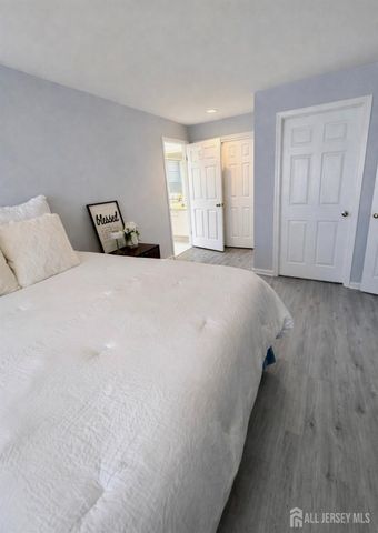 1305 Stoneridge Circle, Helmetta, NJ 08828