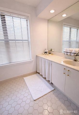 1305 Stoneridge Circle, Helmetta, NJ 08828