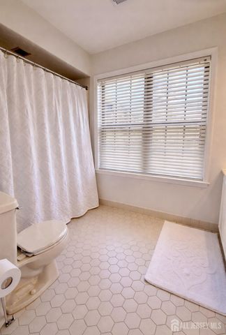 1305 Stoneridge Circle, Helmetta, NJ 08828