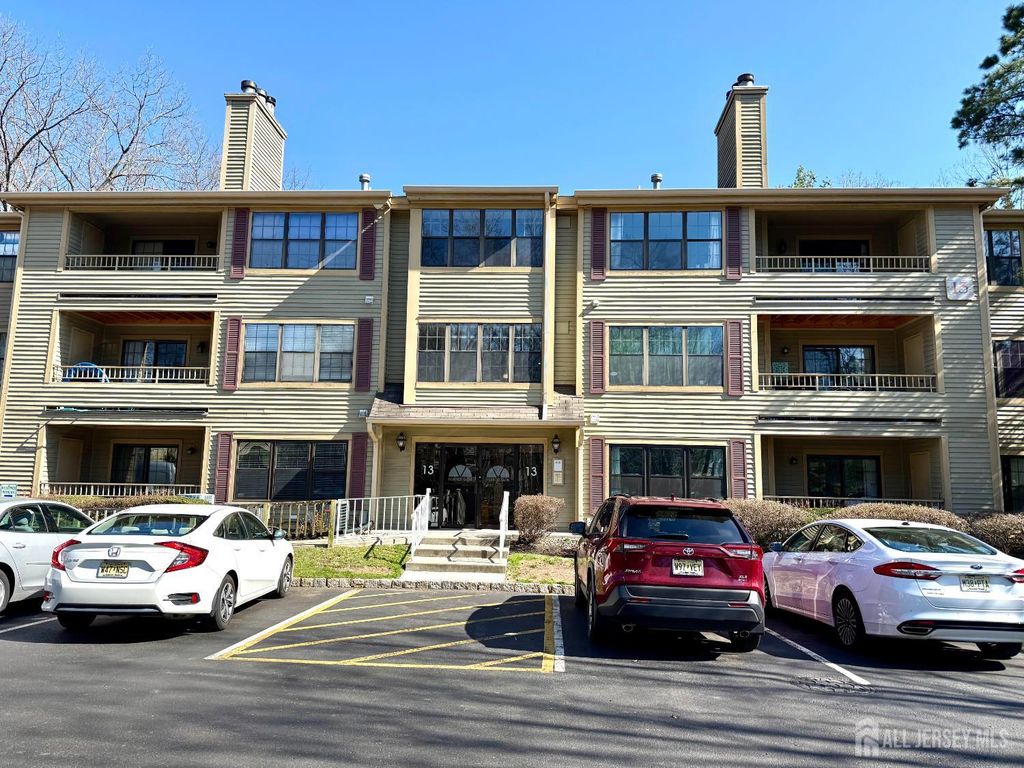 1305 Stoneridge Circle, Helmetta, NJ 08828