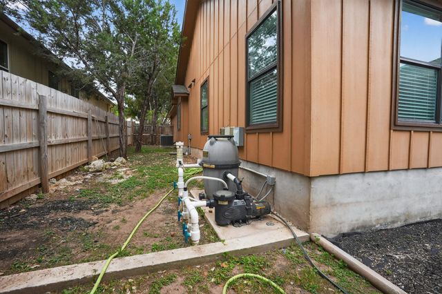 4 Redwood CIR, Wimberley, TX 78676