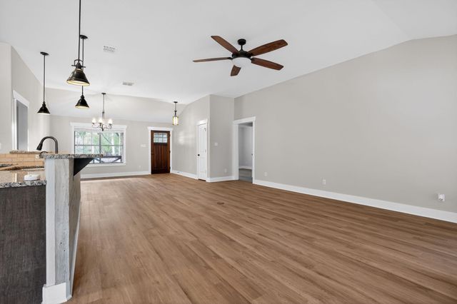 4 Redwood CIR, Wimberley, TX 78676