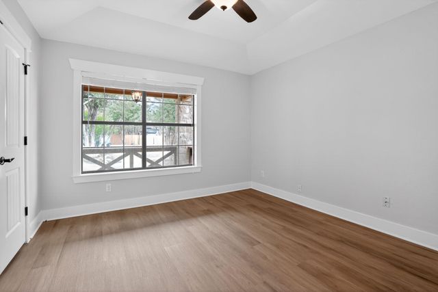 4 Redwood CIR, Wimberley, TX 78676