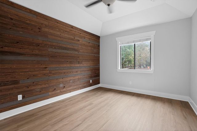 4 Redwood CIR, Wimberley, TX 78676