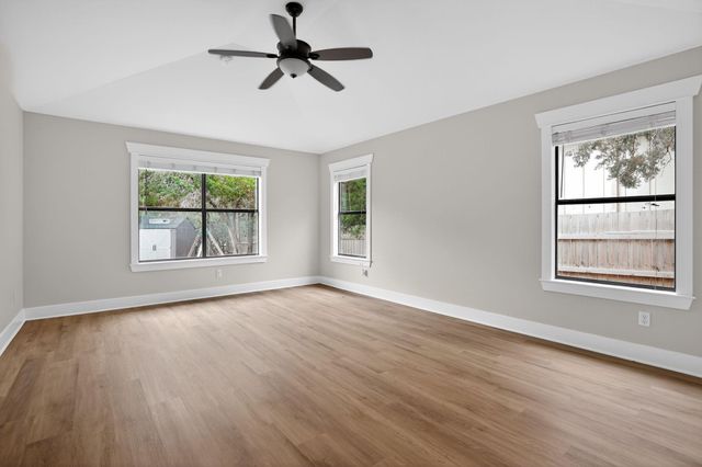 4 Redwood CIR, Wimberley, TX 78676