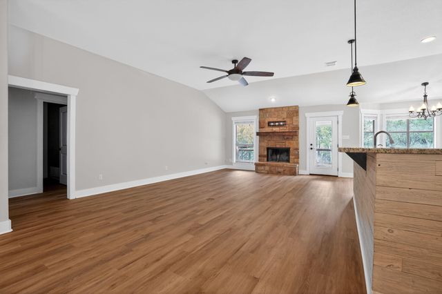 4 Redwood CIR, Wimberley, TX 78676