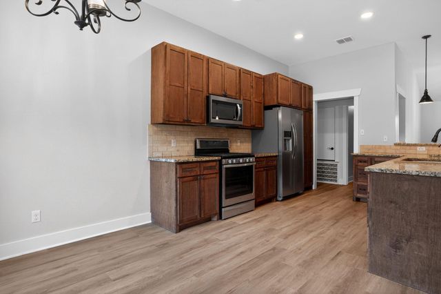 4 Redwood CIR, Wimberley, TX 78676