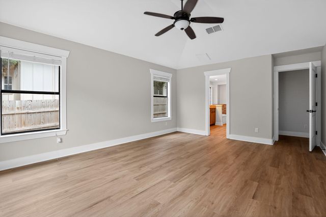 4 Redwood CIR, Wimberley, TX 78676