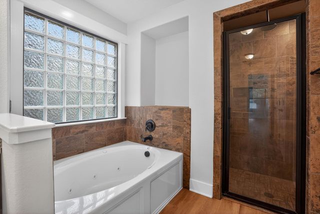 4 Redwood CIR, Wimberley, TX 78676