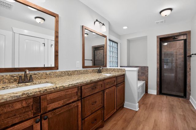 4 Redwood CIR, Wimberley, TX 78676