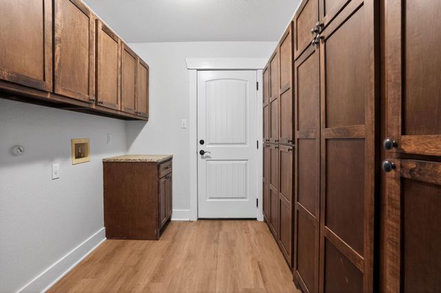 4 Redwood CIR, Wimberley, TX 78676