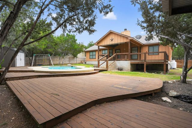 4 Redwood CIR, Wimberley, TX 78676