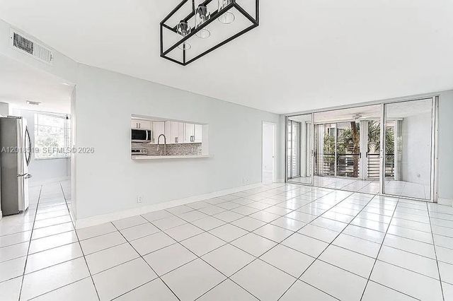 1931 Sabal Palm Dr 301, Davie, FL 33324
