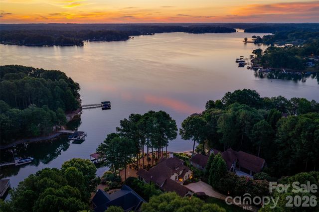 9198 Fair Oak Drive, Sherrills Ford, NC 28673