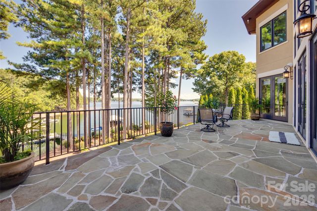 9198 Fair Oak Drive, Sherrills Ford, NC 28673