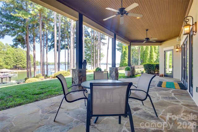 9198 Fair Oak Drive, Sherrills Ford, NC 28673