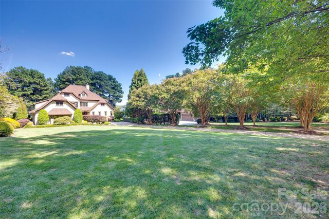 9198 Fair Oak Drive, Sherrills Ford, NC 28673