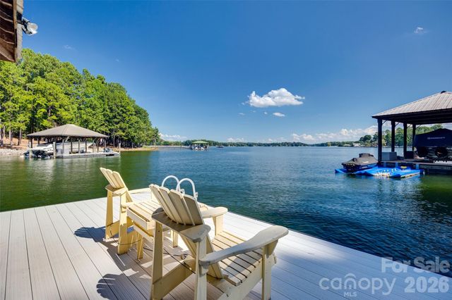 9198 Fair Oak Drive, Sherrills Ford, NC 28673