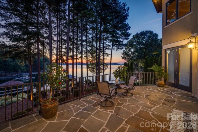 9198 Fair Oak Drive, Sherrills Ford, NC 28673